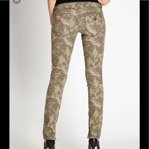 Guess low rise Moto Jean size 25